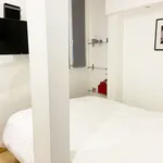 Appartement de 390 m² avec 1 chambre(s) en location à Paris