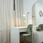 Rent 4 bedroom apartment of 35 m² in Madrid