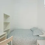 Rent 16 bedroom apartment in Lisbon