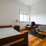 Rent 4 bedroom apartment in Lisbon