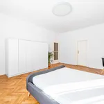 Pronajměte si 2 ložnic/e byt o rozloze 110 m² v Prague