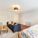 Rent 2 bedroom apartment of 81 m² in London