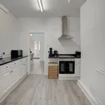 Rent 3 bedroom flat in North West England