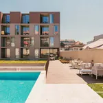 Rent 4 bedroom apartment of 50 m² in Porto