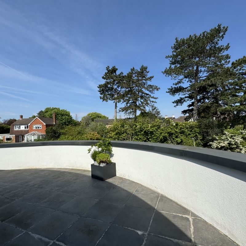 3  Bed  Penthouse For  Rent Epsom
