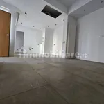 Affitto 5 camera appartamento di 243 m² in Palermo