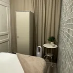 Rent 4 bedroom apartment in Barcelona