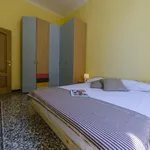 Rent 3 bedroom apartment in Genoa