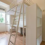 Rent a room of 100 m² in lisbon