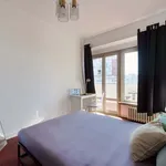 Rent a room of 200 m² in Lisbon