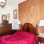 Rent a room of 200 m² in lisbon