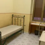 Rent 1 bedroom apartment of 200 m² in Napoli