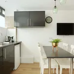 Rent 2 bedroom apartment of 35 m² in Paris