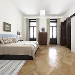 Miete 5 Schlafzimmer wohnung von 220 m² in Vienna