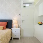 Rent 1 bedroom apartment of 34 m² in Porto