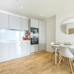 Rent 2 bedroom apartment of 77 m² in London