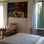 Rent a room of 280 m² in Porto