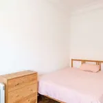 Rent a room of 100 m² in lisbon