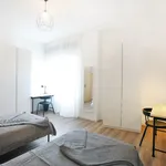 Rent 3 bedroom apartment of 20 m² in Modena