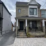 Maison de 699 m² avec 2 chambre(s) en location à Toronto