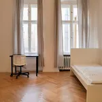 Rent a room of 180 m² in Berlin