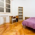 Rent a room of 220 m² in madrid