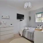 Rent 2 bedroom flat in Woking