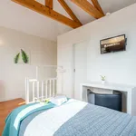 Rent a room of 40 m² in Porto