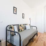 Rent 5 bedroom apartment of 60 m² in Porto