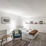 Rent 1 bedroom apartment of 70 m² in Paris