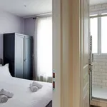 Appartement de 340 m² avec 1 chambre(s) en location à Paris