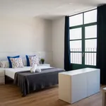 Rent 1 bedroom apartment of 45 m² in Barcelona