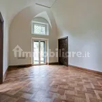 Rent 5 bedroom house of 453 m² in Rome