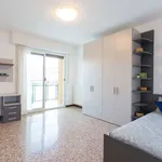 Rent a room of 100 m² in milan