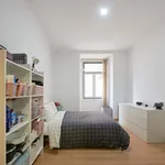 Rent a room of 399 m² in Lisboa