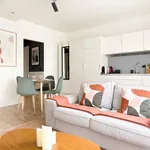 Rent 1 bedroom apartment of 350 m² in Paris