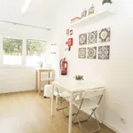 Rent 2 bedroom apartment of 60 m² in lisbon