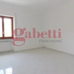 Affitto 4 camera appartamento di 120 m² in Venafro