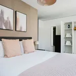 Miete 2 Schlafzimmer wohnung von 990 m² in Zurich