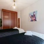 Rent 2 bedroom apartment in Porto