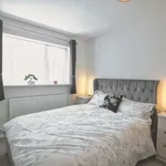 Rent 4 bedroom apartment in Reigate and Banstead