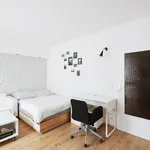 Rent 1 bedroom apartment of 25 m² in Dusseldorf