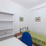 Rent a room of 130 m² in granada