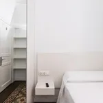 Rent 4 bedroom apartment in Barcelona