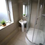 Rent 3 bedroom flat in Leeds