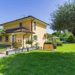 Rent 5 bedroom house of 512 m² in Rome