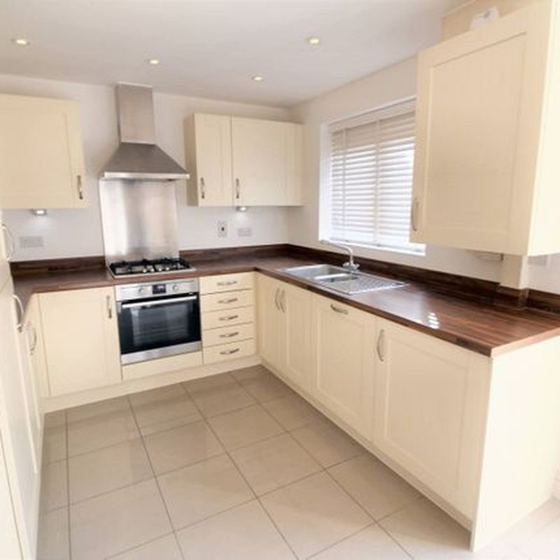 Link-detached house to rent in Edgeworth Close, Slough SL3