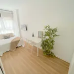 Rent a room of 100 m² in Sevilla