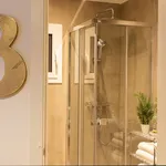 Rent 4 bedroom apartment of 180 m² in barcelona