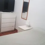 Rent 4 bedroom apartment in Barcelona